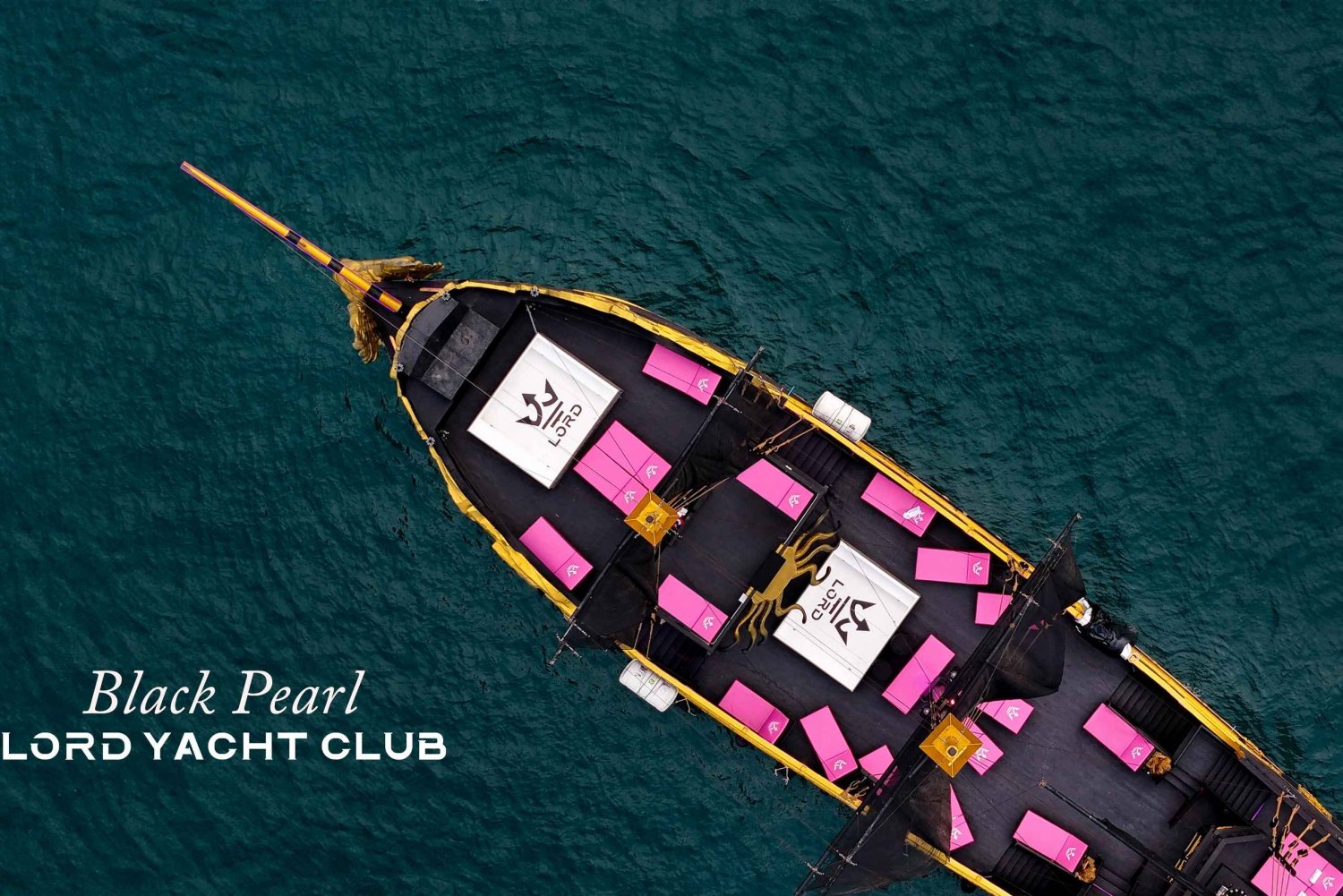 Pattaya: Koh Larn Piraten Cruise met Transfer & Activiteiten