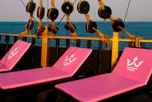 Pattaya: Koh Larn Piraten Cruise met Transfer & Activiteiten