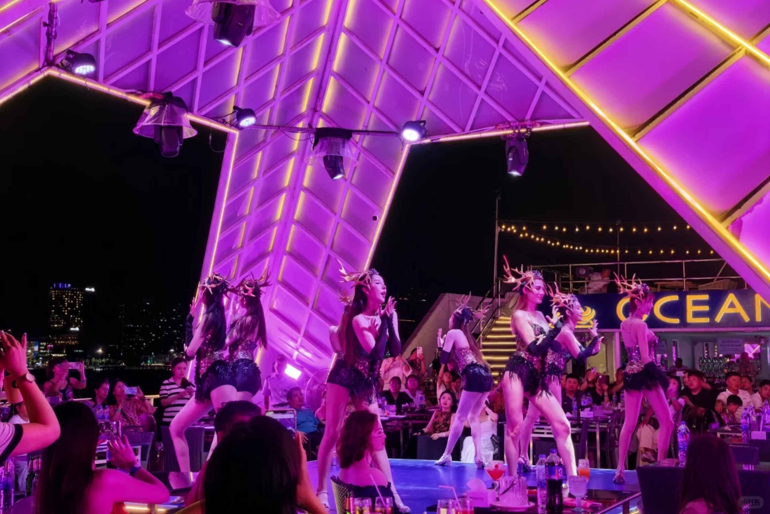 Pattaya Ocean Sky e Oriental Princess｜Cena a buffet + servizio navetta