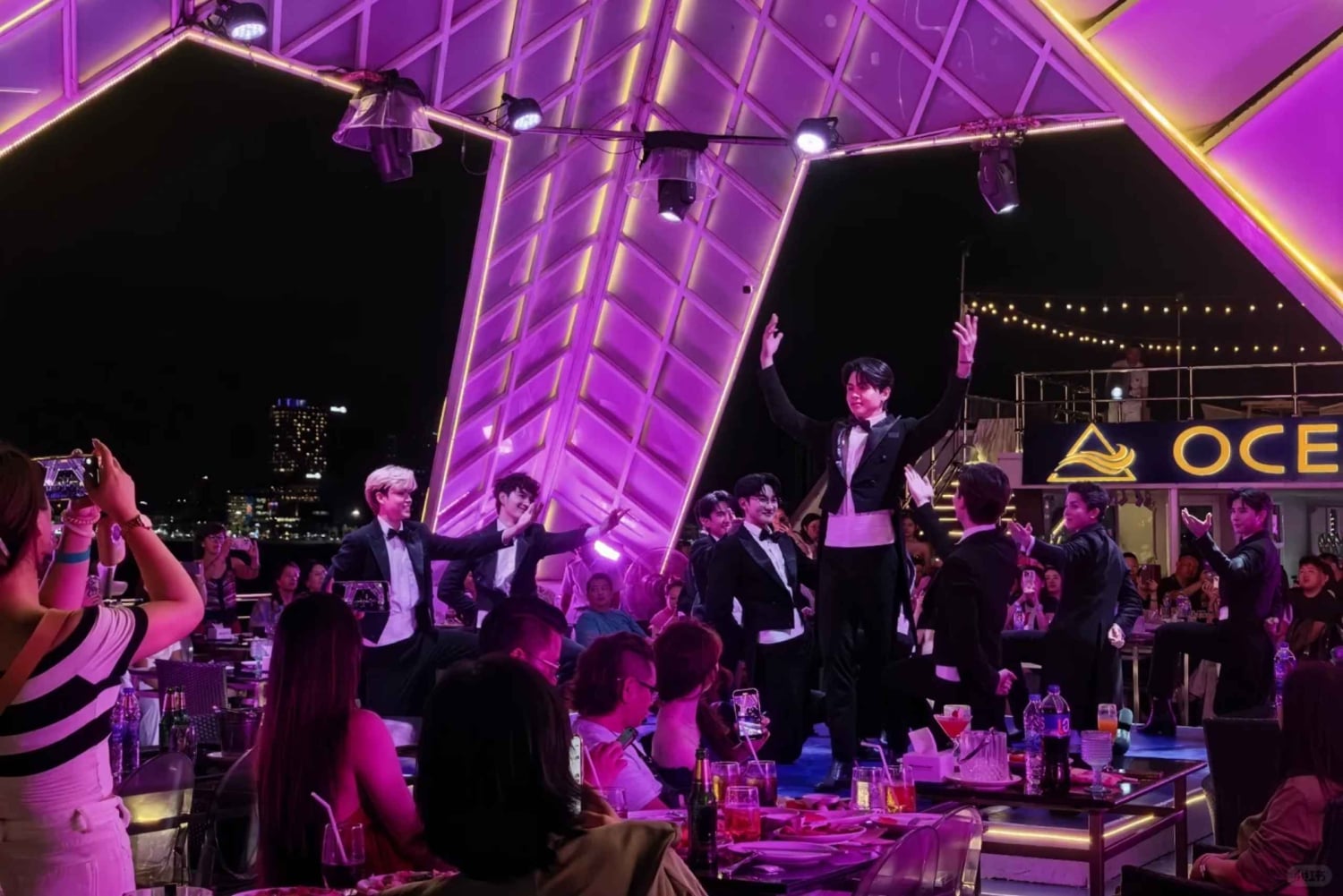 Pattaya Ocean Sky e Oriental Princess｜Cena a buffet + servizio navetta