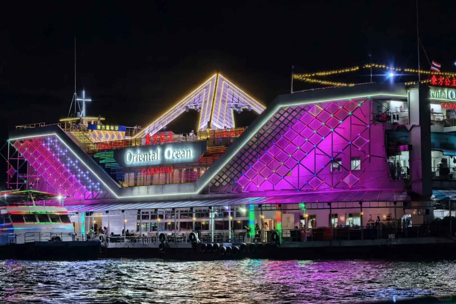 Pattaya Ocean Sky e Oriental Princess｜Cena a buffet + servizio navetta