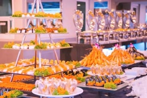 Pattaya: Oriental Carnival Dinner Cruise Cabaret Show Buffet