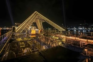 Pattaya: Oriental Carnival Dinner Cruise Cabaret Show Buffet