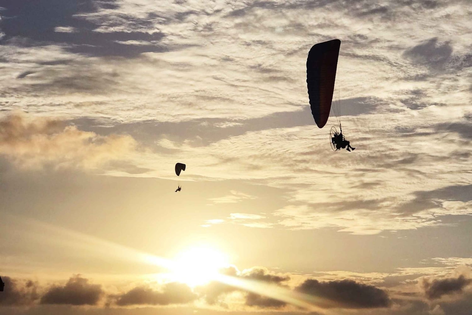 Pattaya: lot paralotniowy widziany nad wybrzeżem Pattaya