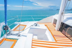 Pattaya: Privé Catamaran Zeil Eiland Ontdekkingen