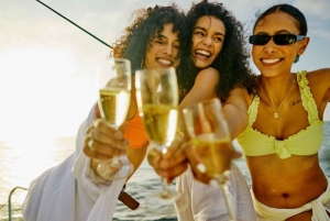 Soirée sur un bateau au coucher du soleil à Pattaya