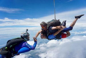 Tandem Skydive z DeLuxe wideo i zdjęcia