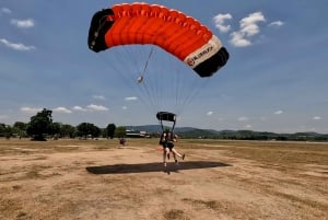 Thailand: Tandemhopp Tandem Skydive över Bangkok & Pattaya