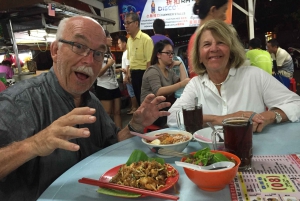 Penang: Georgetown Foodie Walking Tour with a Cocktail