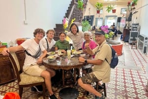 George Town: Authentic Food Tour with 12+ Tastings