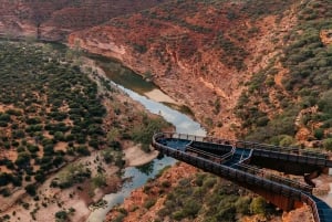 From Perth: 4 Day Outback & Coastal Tour with German Guide