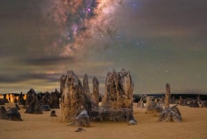 From Perth: Pinnacles Sunset and Stargazing Tour with Dinner