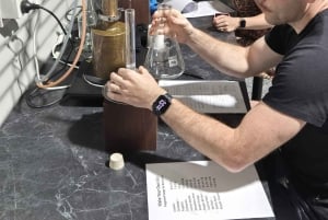 Perth : cours de maître sur la distillation du gin avec votre propre signature