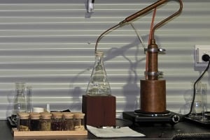 Perth : cours de maître sur la distillation du gin avec votre propre signature
