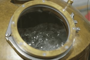 Perth : cours de maître sur la distillation du gin avec votre propre signature