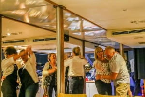 Perth: Swan River Dinner Cruise with Beverages
