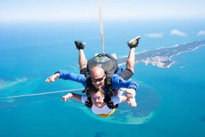 Perth: Tandem Skydive over Rockingham Beach