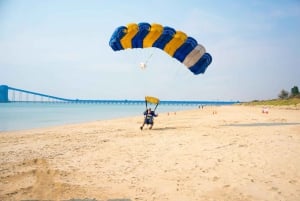 Perth : Saut en parachute en tandem au-dessus de la plage de Rockingham