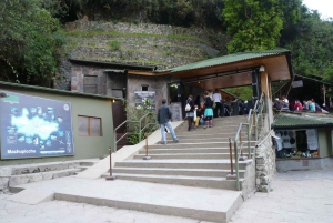 Aguas Calientes: Bus Transfer to Machu Picchu Citadel