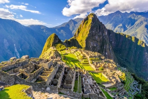 Aguas Calientes: Machu Picchu: Virallinen lippu, bussi ja opas