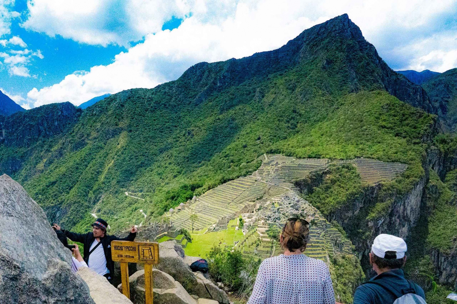 Aguas Calientes: ticket to Machupicchu+Huchuypicchu mountain