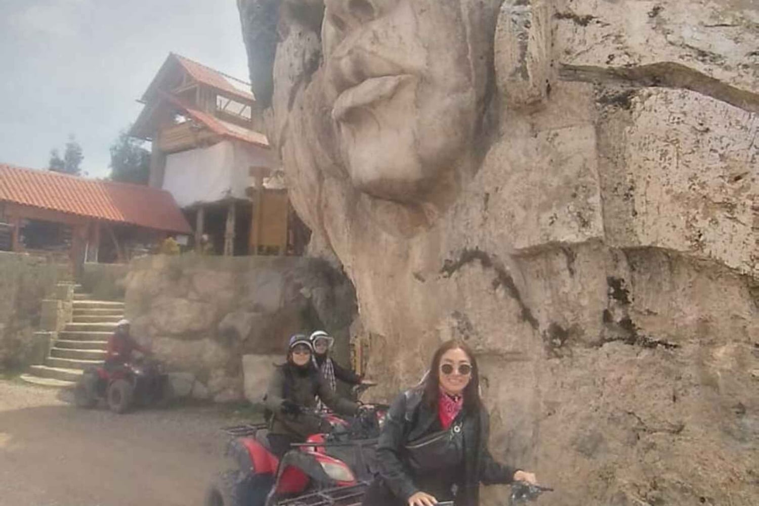 アプクナク・ティアナンへの4輪バイクプライベートツアー