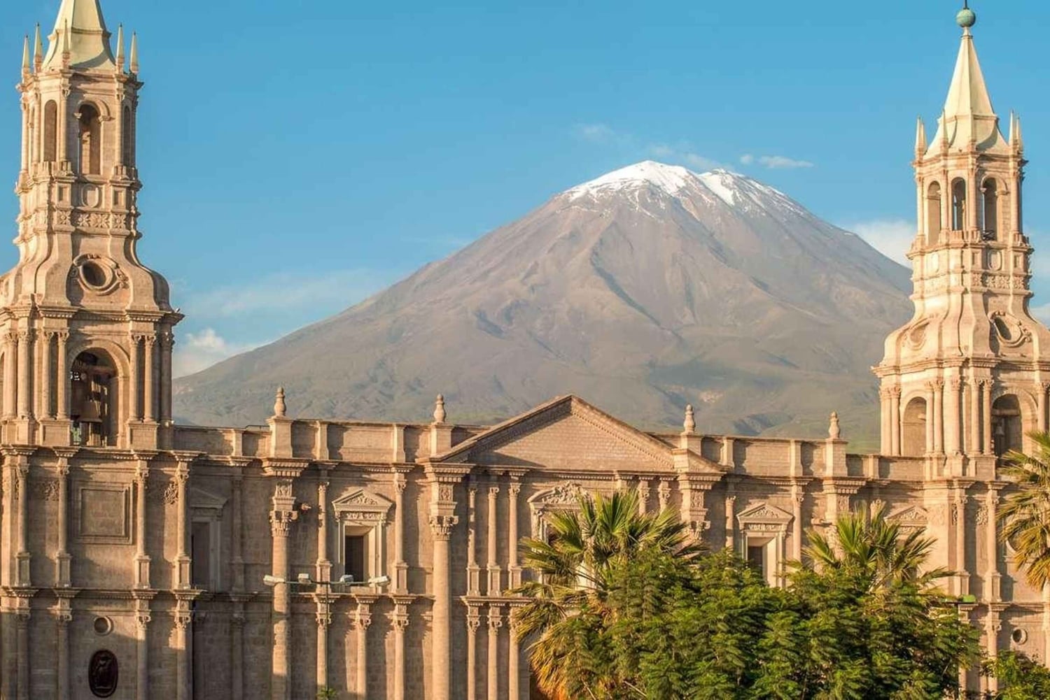 Arequipa: Climbing and City Walking Tour