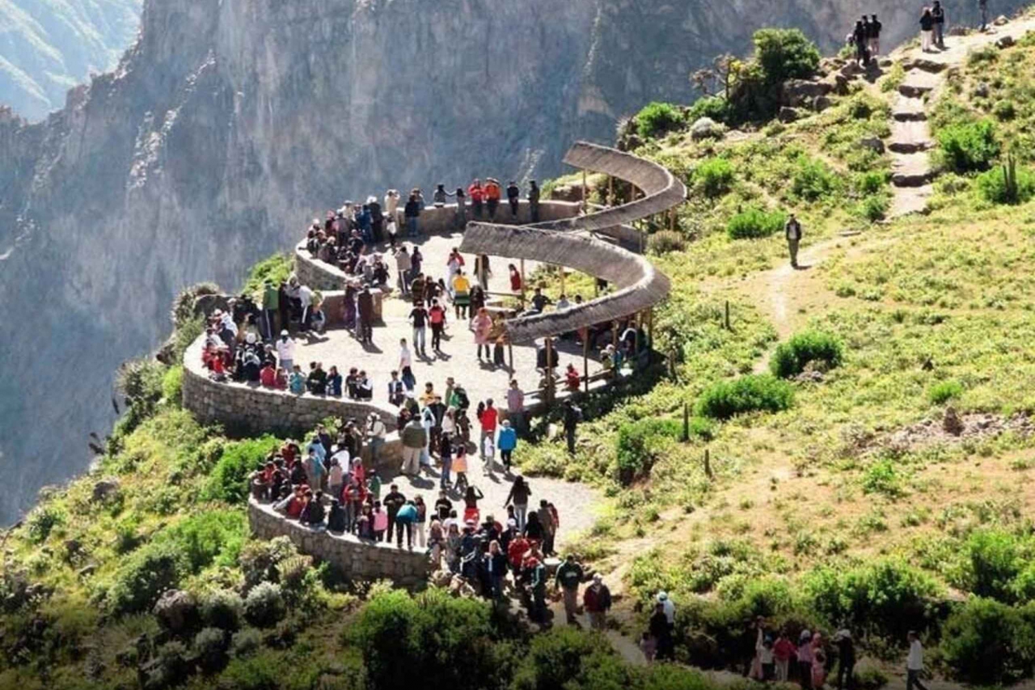Arequipa: Colca Canyon Trekking 2 days and 1 night + food