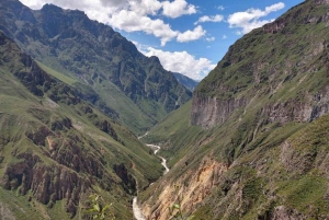 Arequipa: Colca Canyon trekking 2 dager og 1 natt + lunsj