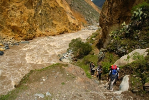 Arequipa: Colca Canyon trekking 2 dager og 1 natt + lunsj