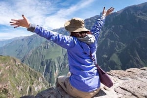 Arequipa: Escursione al Canyon del Colca con arrivo a Puno.