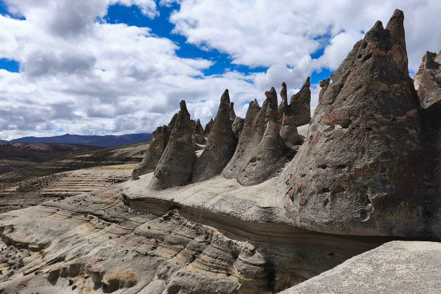 アレキパ：ピロネスの滝と市内プライベートウォーキングツアーをご案内いたします