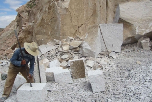 Arequipa: Culebrillasin kiviröykkiöt: Sillarin reitti ja Culebrillasin petroglyfit