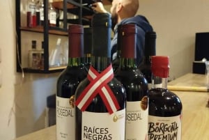 Barranco: Maridaje de vinos boutique, quesos y charcutería peruanos