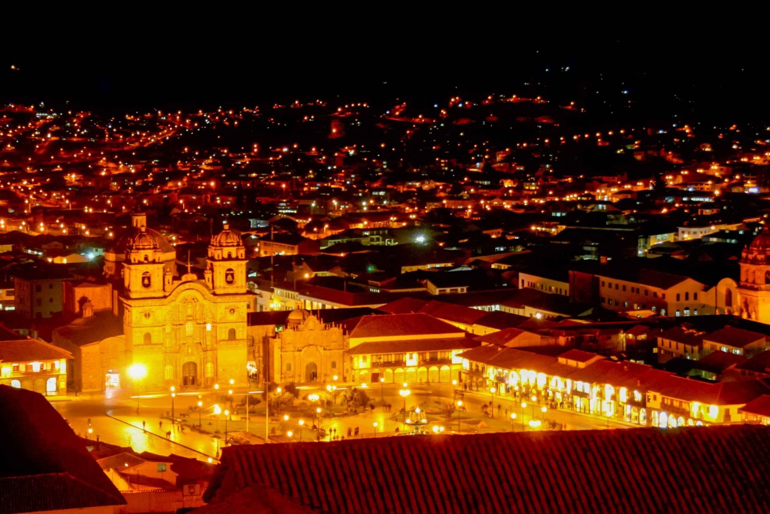 Best of Cusco: Night Tour, Pisco Sour Lessons, and Dinner