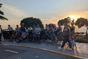 Passeio de bicicleta Miraflores Barranco Huaca Pucllana