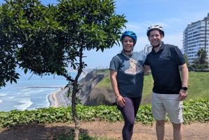 Passeio de bicicleta Miraflores Barranco Huaca Pucllana