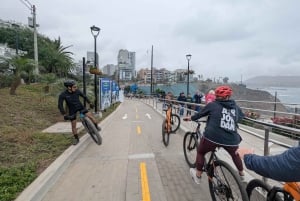 Bike tour Miraflores Barranco Huaca Pucllana