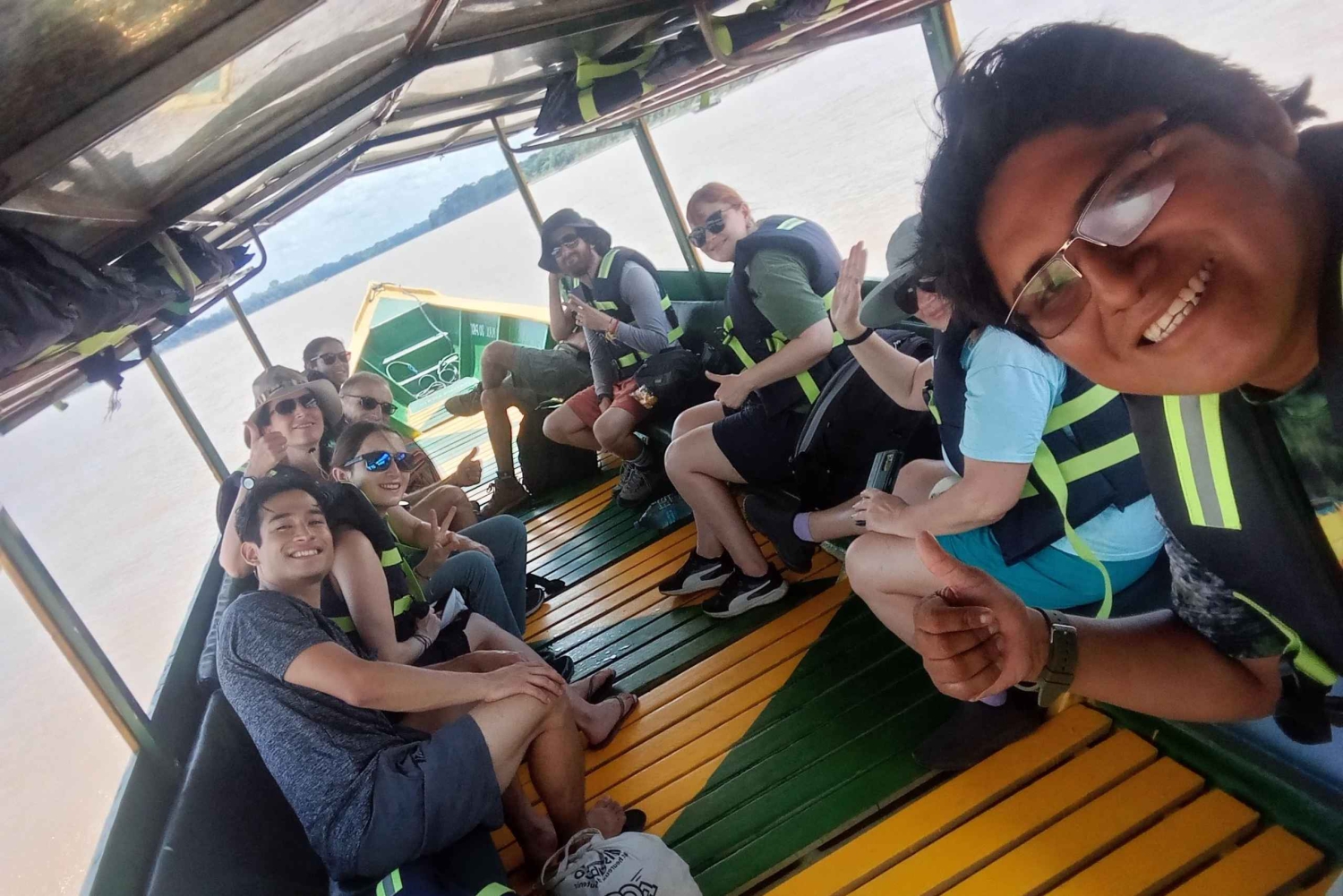 Expedição de barco pelo rio Tambopata