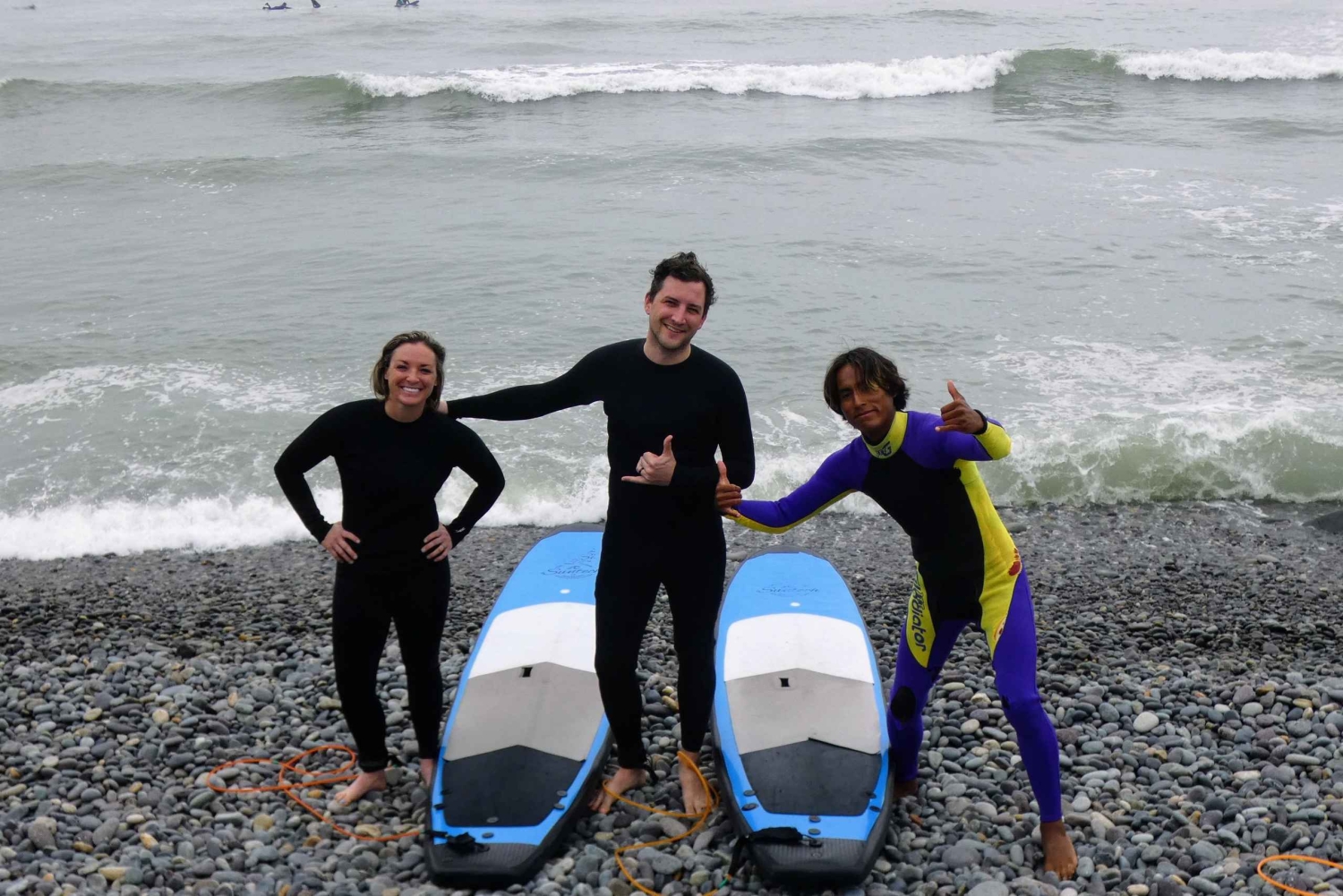 Clase de surf económica - Todo el equipo incluido