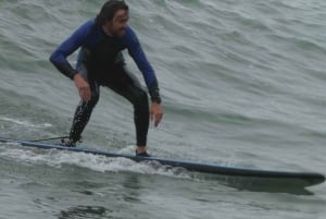 Clase de surf económica - Todo el equipo incluido