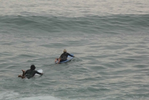 Clase de surf económica - Todo el equipo incluido