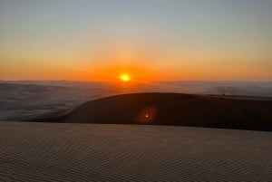 Buggy-tur i Huacachina-ørkenen, solnedgang og sandboarding