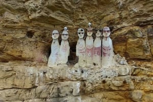 Chachapoyas: Excursión de un día a los Sarcófagos de Carajía y Cuevas de Quiocta