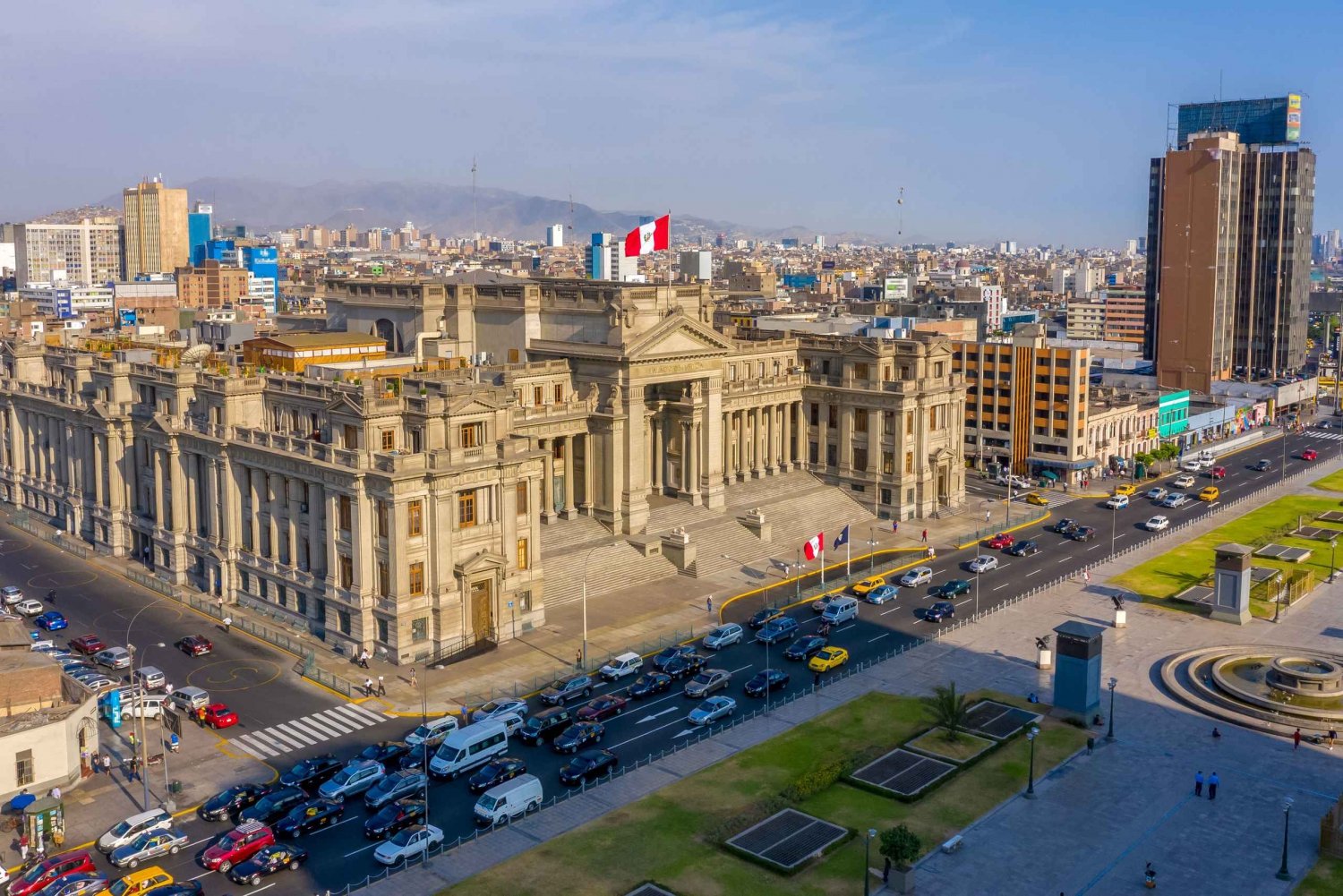 Tour de la ciudad con demostración y degustación de Pisco Sour