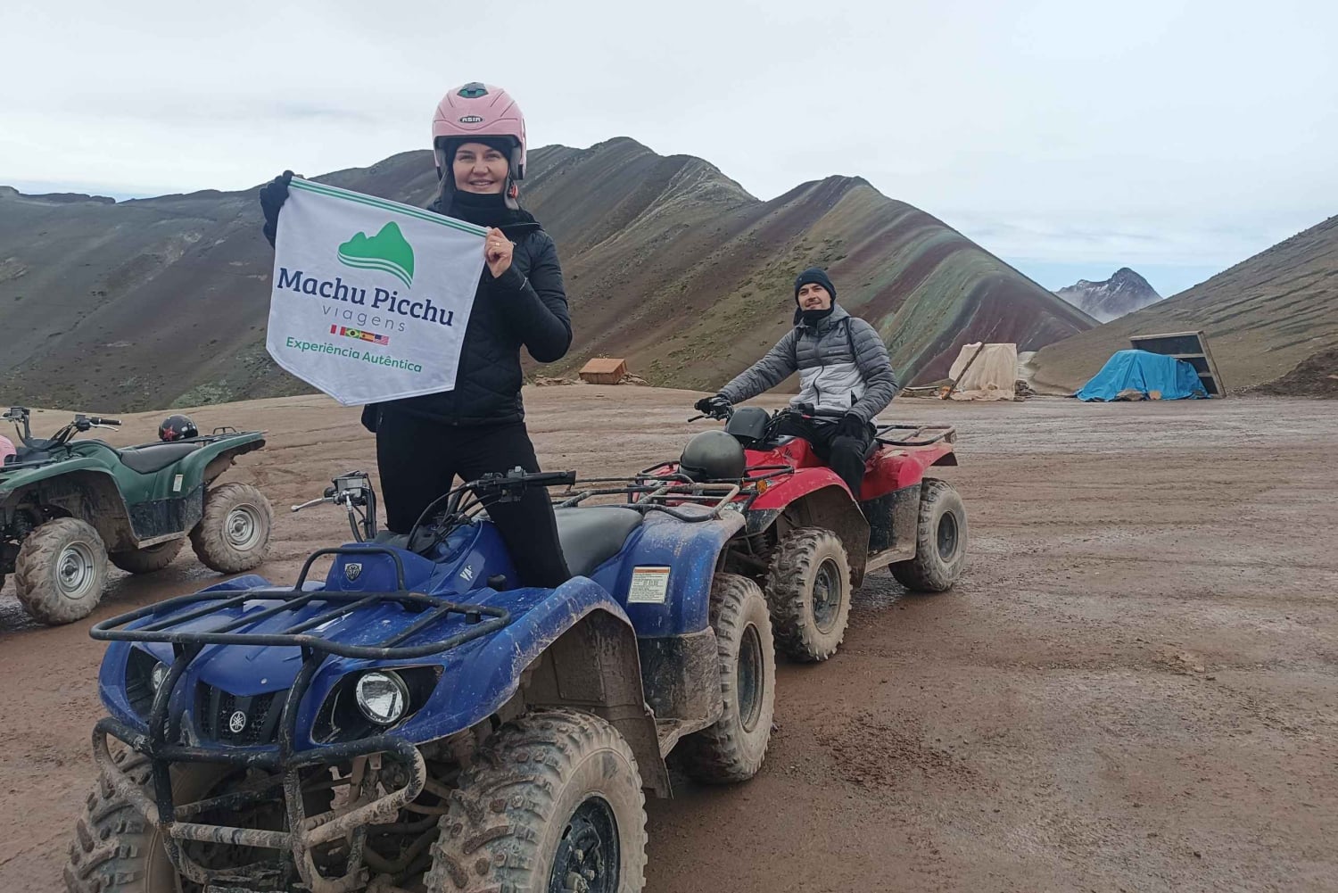 ATV四輪バイクで行くカラフルな山のツアー - ポルトガル語ガイド付き