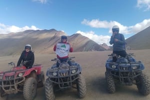 ATV四輪バイクで行くカラフルな山のツアー - ポルトガル語ガイド付き