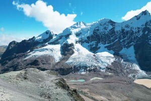 クスコ：アウサンガテの12の湖を訪れる乗馬ツアー（プライベート）