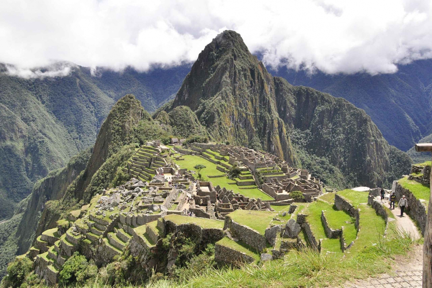 Cusco: 4-Day Hiking Trek to Machu Picchu with Lunches