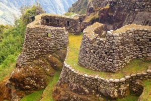 Cusco: 4 päivän vaellus Machu Picchuun junalla paluuseen